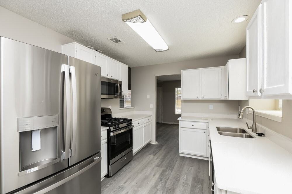 8221 Cloverglen Ln - Photo 7 of 16