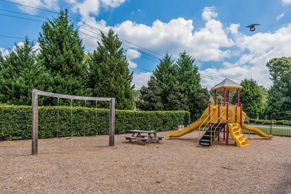 4937 Lake Park Ln - Photo 4 of 6