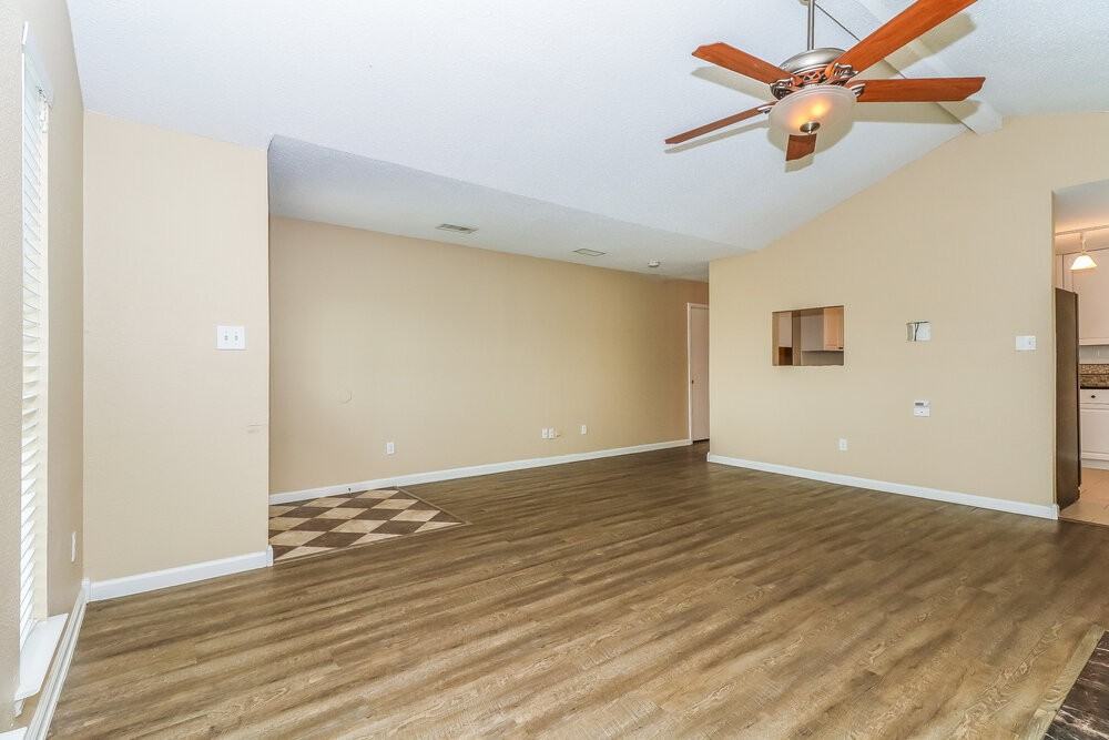 8145 Waterside Trl - Photo 5 of 15