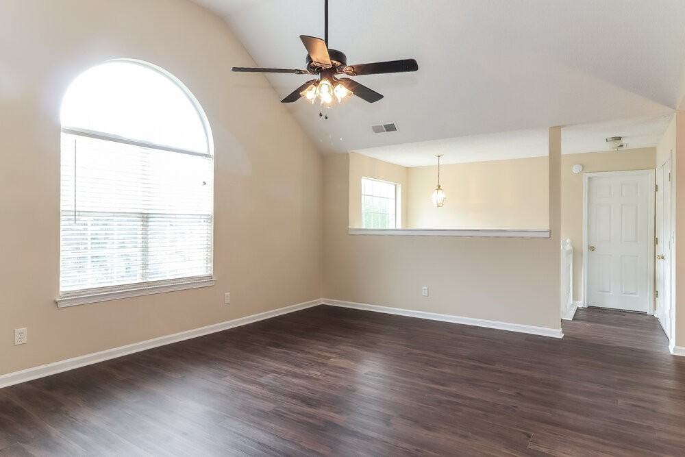 409 Robin Hill Ln - Photo 6 of 16