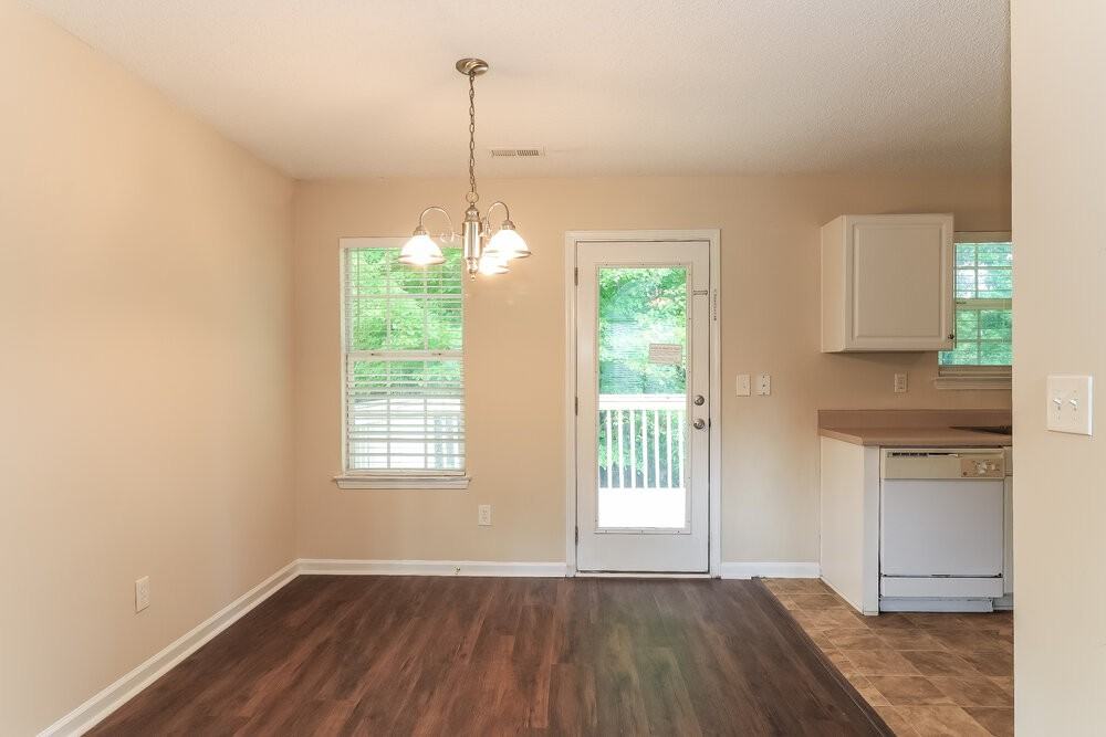 409 Robin Hill Ln - Photo 7 of 16