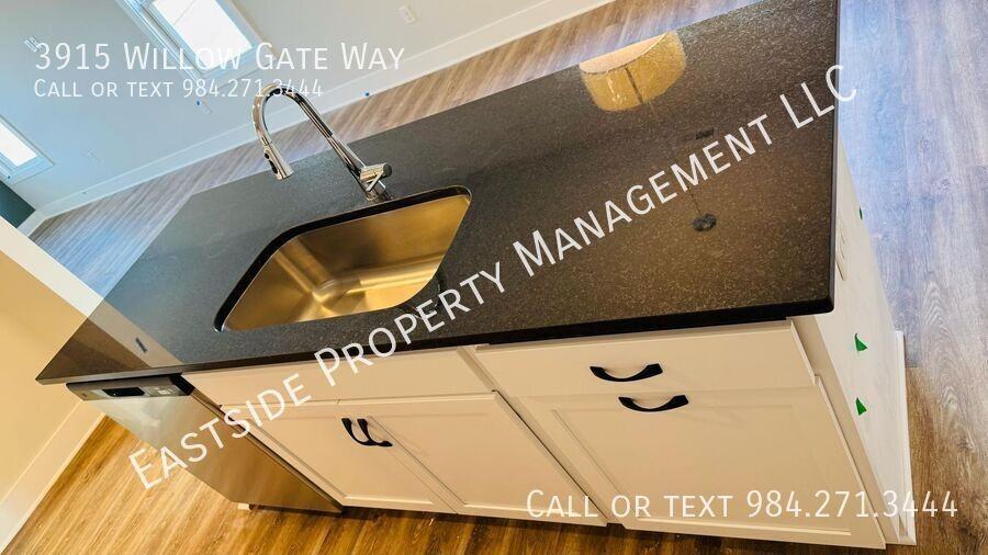 3915 Willow Gate Way - Photo 4 of 29