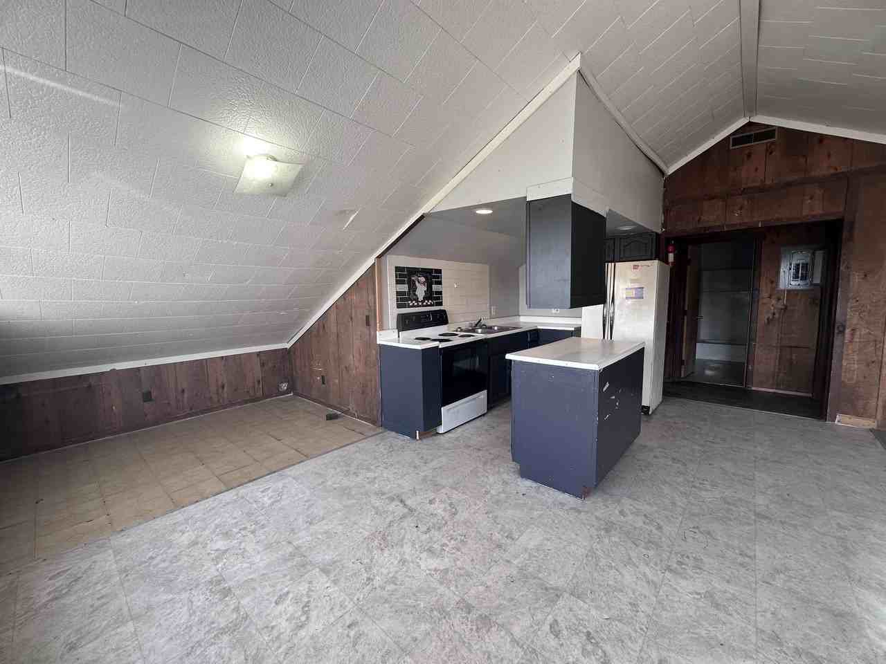 208 E English St #E - Photo 2 of 11