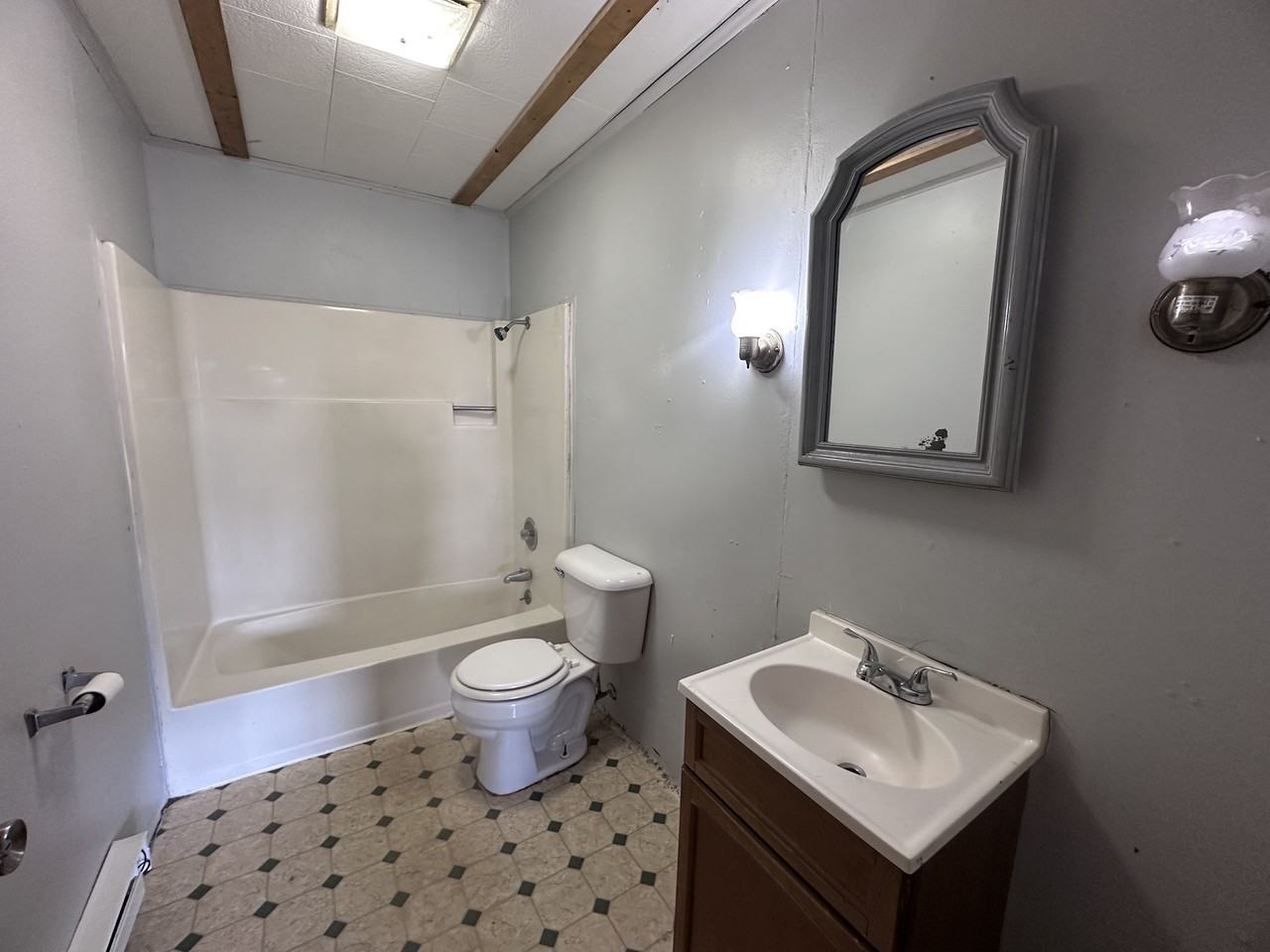 208 E English St #E - Photo 4 of 11