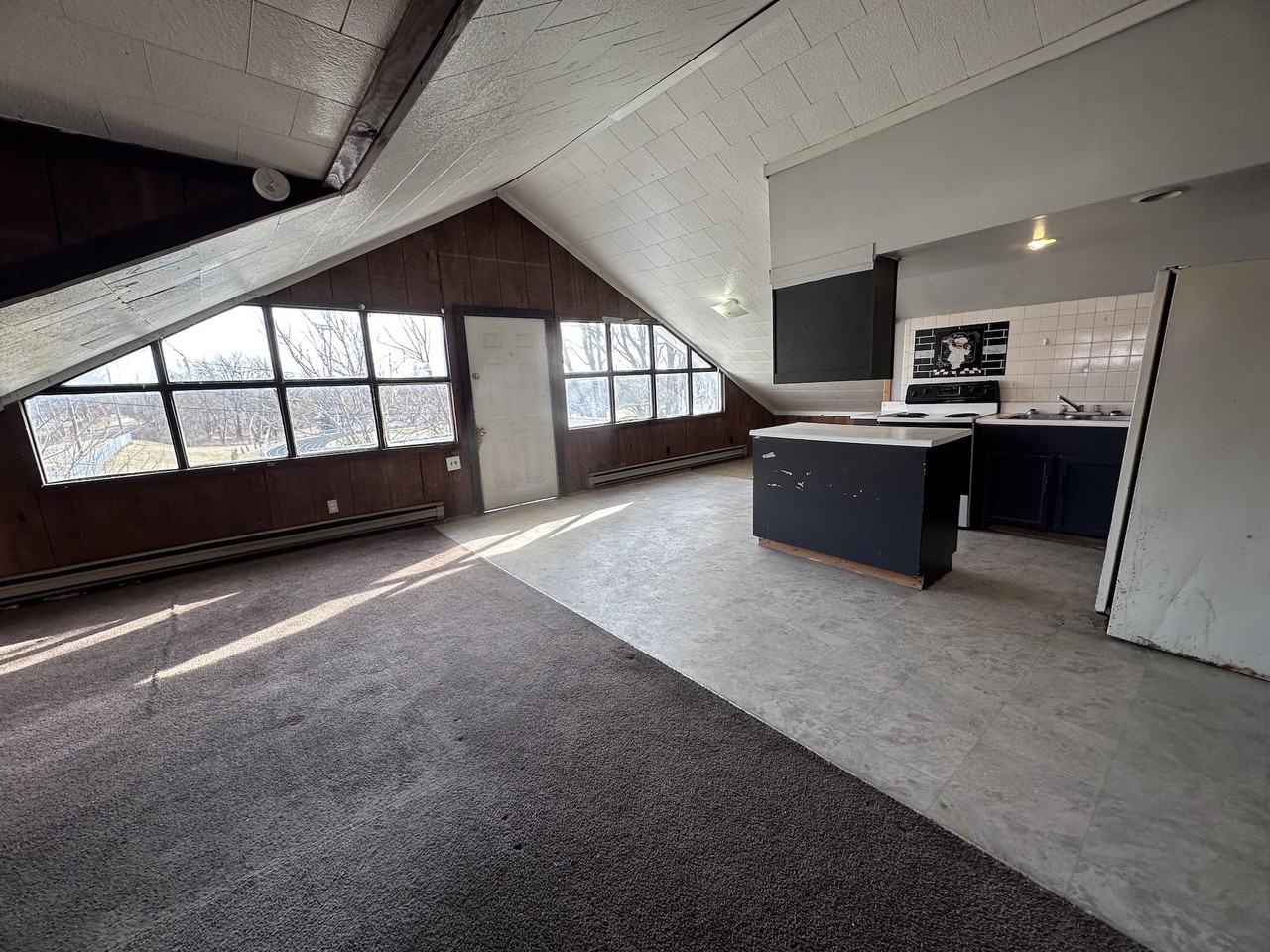 208 E English St #E - Photo 7 of 11