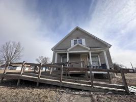 featured image of 905 Oak St