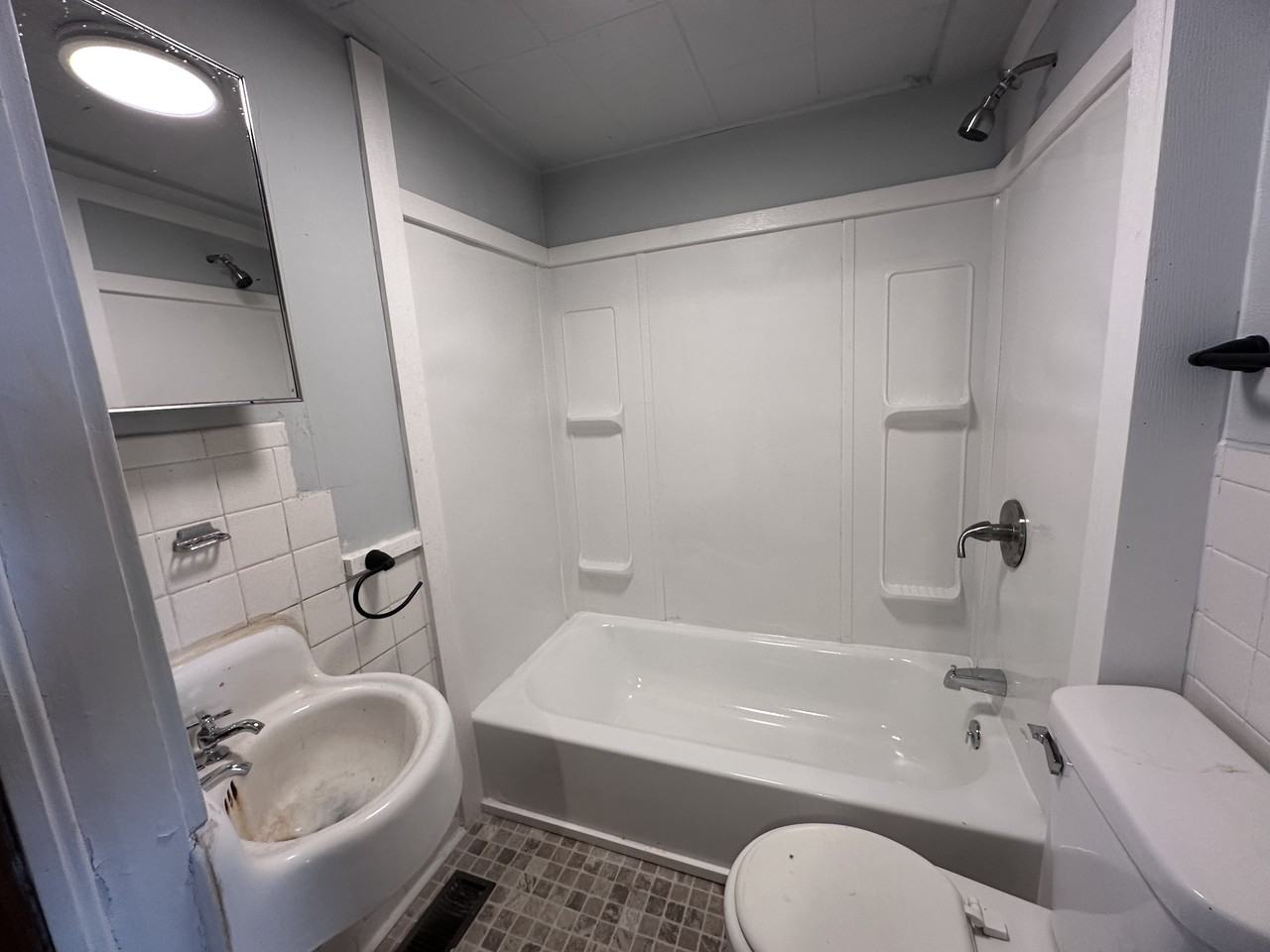 905 Oak St - Photo 4 of 17