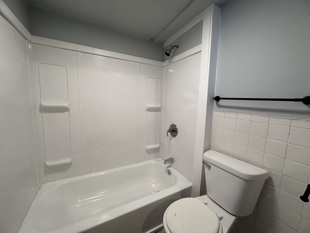 905 Oak St - Photo 5 of 17