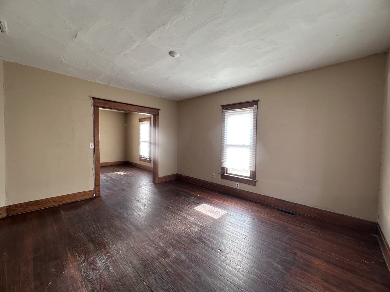 905 Oak St - Photo 6 of 17