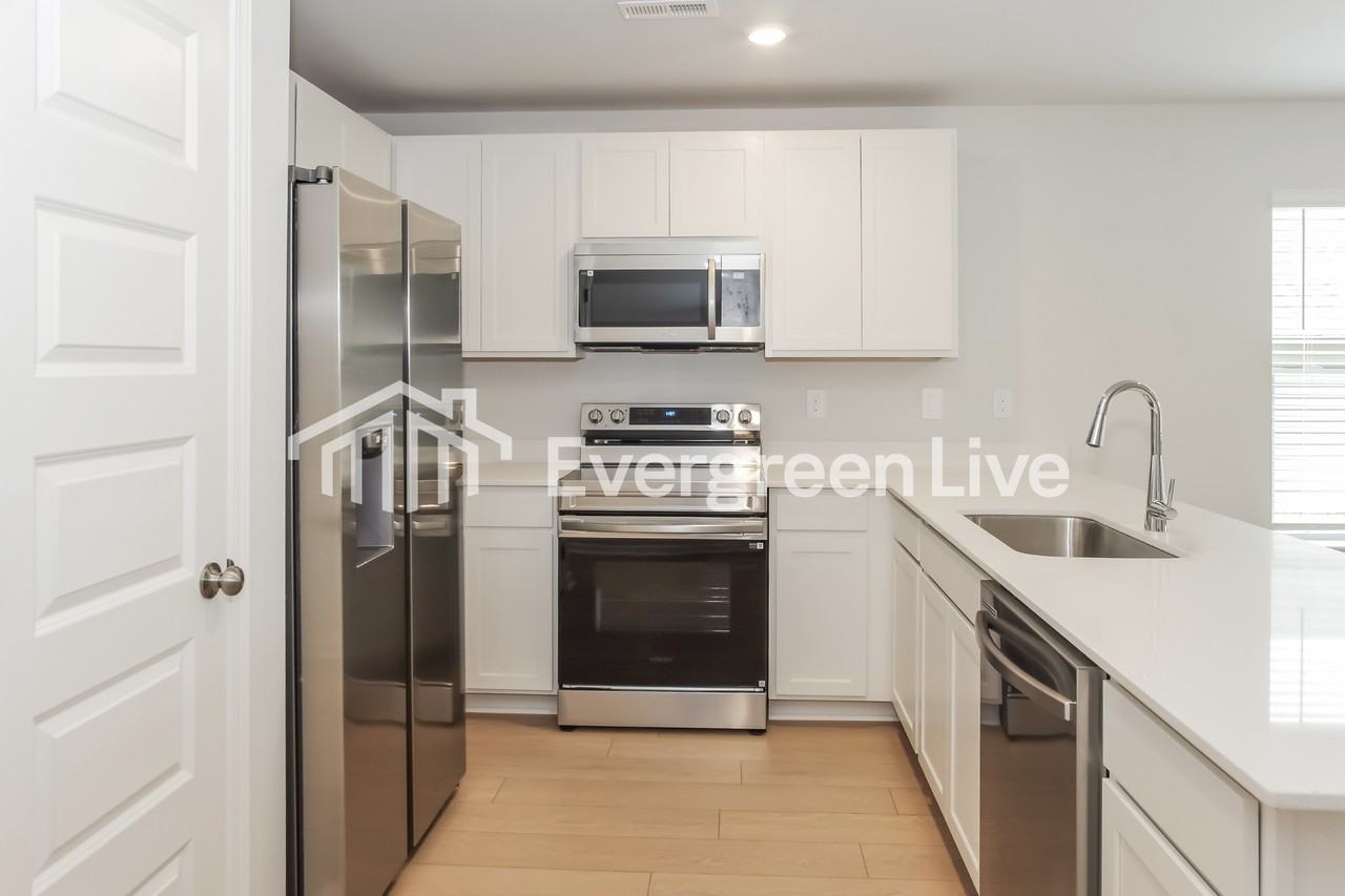 22693 Dashwood Ln - Photo 5 of 16