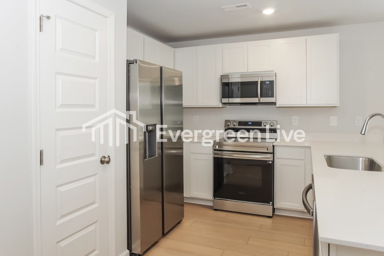 22693 Dashwood Ln - Photo 7 of 16