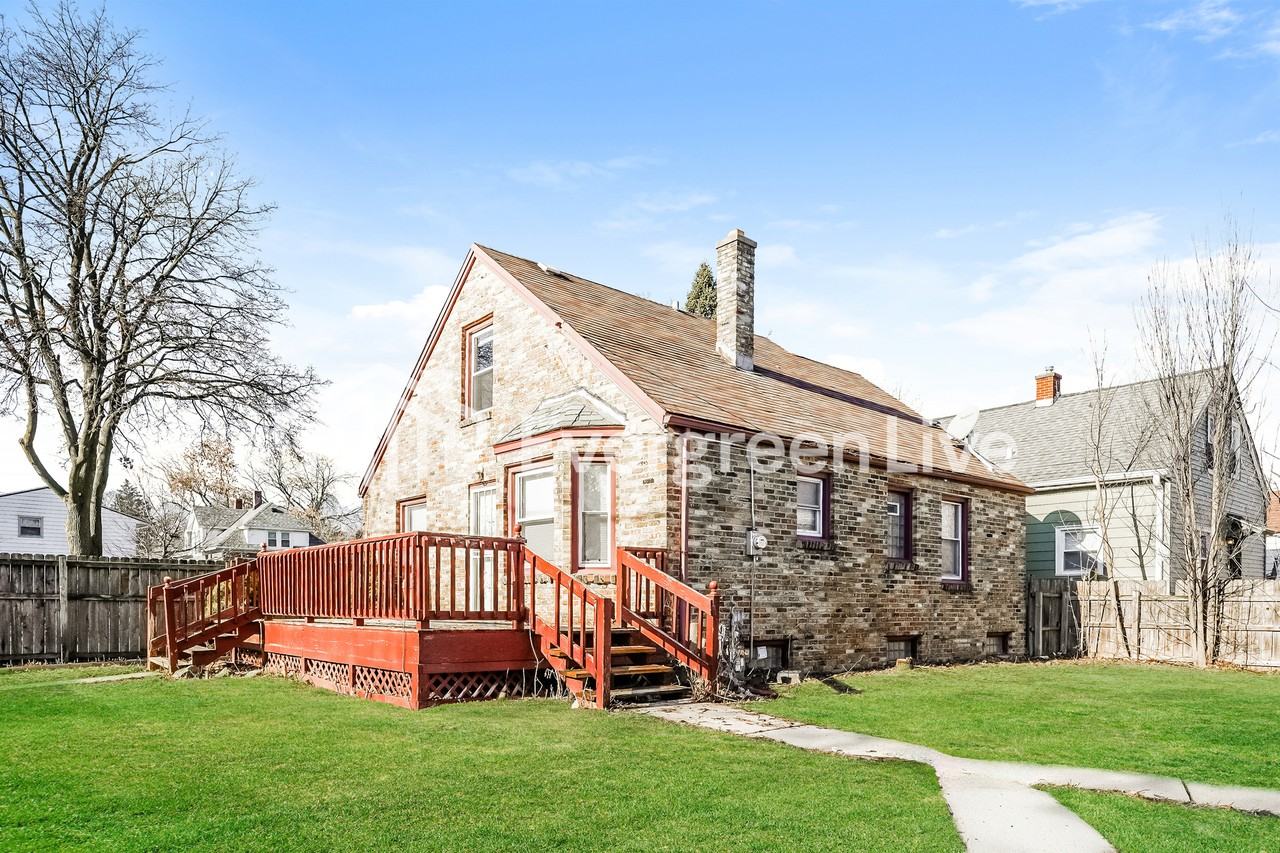 5704 N 38th St - Photo 2 of 15