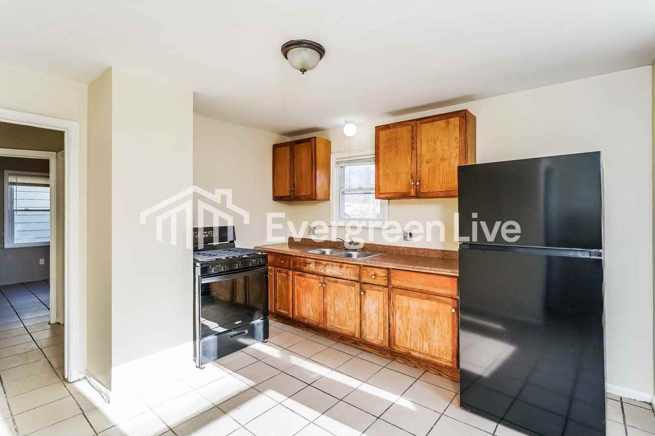 5704 N 38th St - Photo 3 of 15