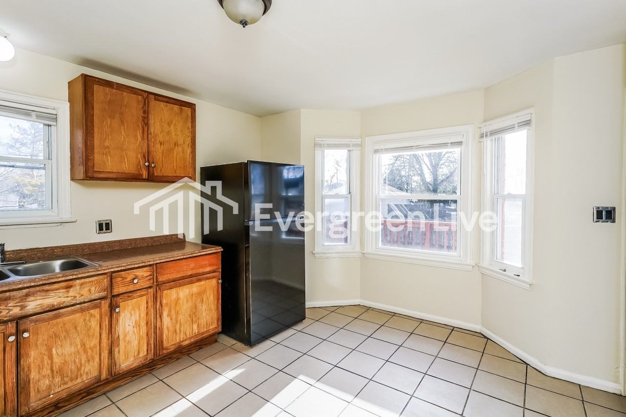 5704 N 38th St - Photo 4 of 15