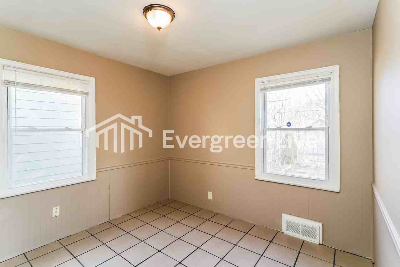 5704 N 38th St - Photo 6 of 15