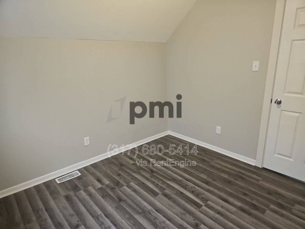 4138 N Irvington Ave - Photo 2 of 10