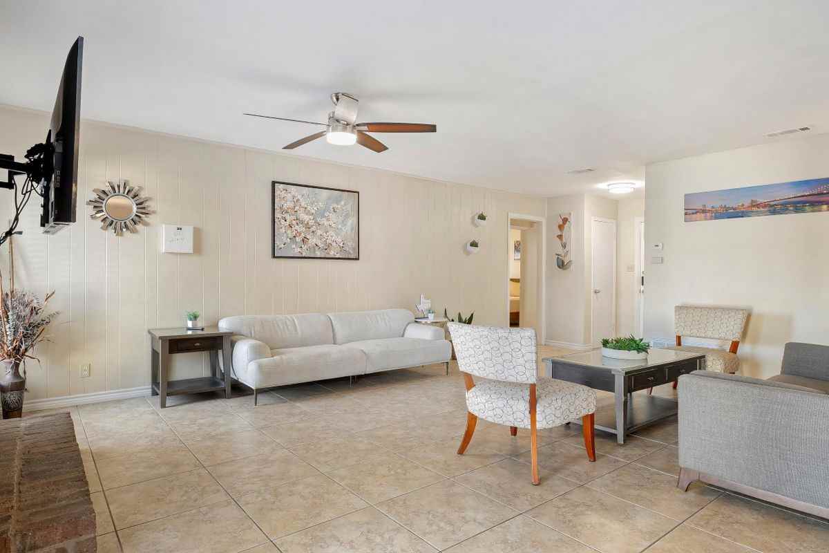 12002 Swan Dr - Photo 6 of 30