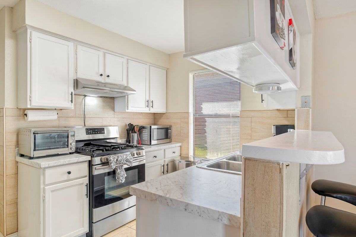 12002 Swan Dr - Photo 7 of 30