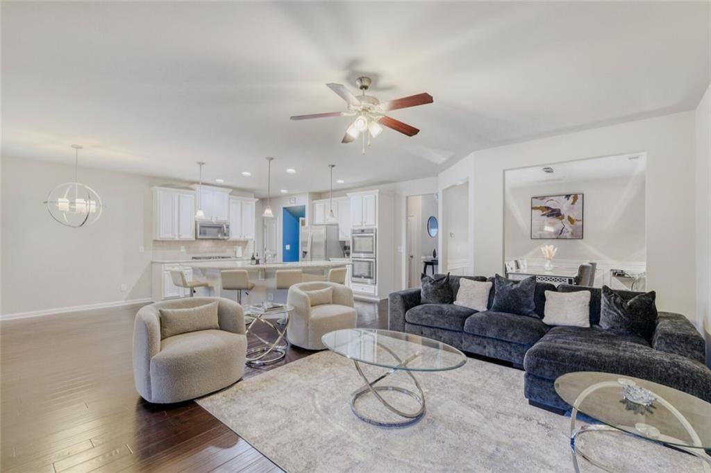 7607 Crawford Ct - Photo 4 of 32