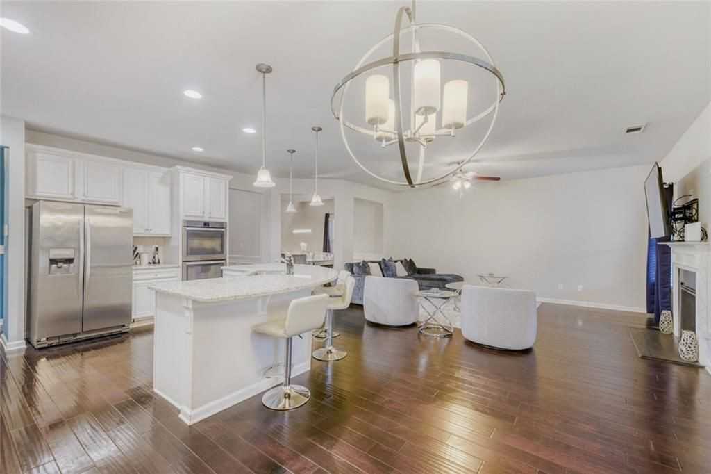 7607 Crawford Ct - Photo 6 of 32