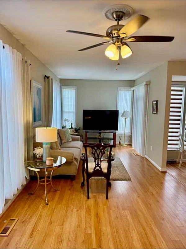 46800 Keswick Sq - Photo 4 of 20