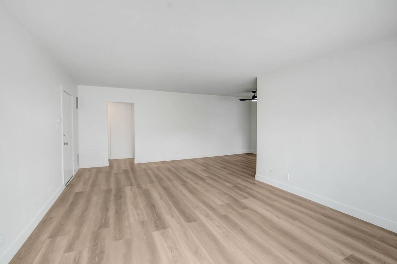 7941 Selma - Photo 3 of 12