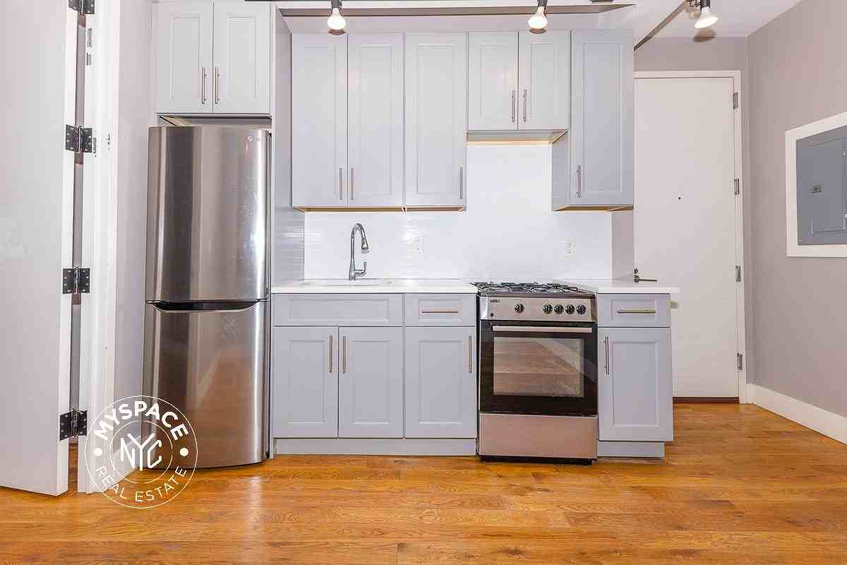 423 Rogers Ave #B3 - Photo 2 of 9