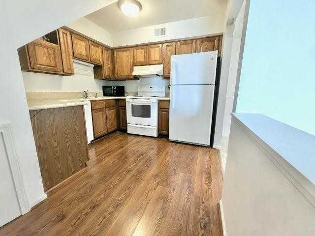 253 Pinewood Cir #NA - Photo 6 of 13