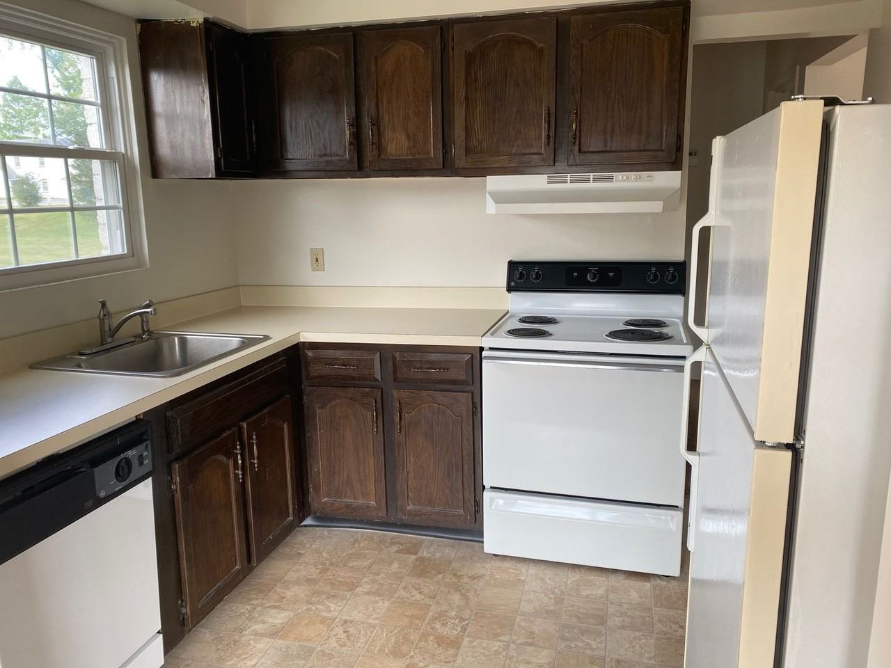 Devonshire Park Apartments - Photo 2 of 14