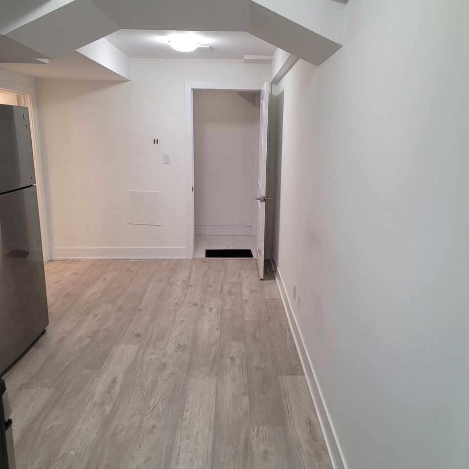 324 Chatfield Dr - Photo 2 of 6