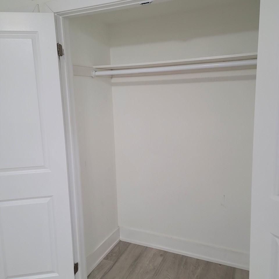 324 Chatfield Dr - Photo 5 of 6