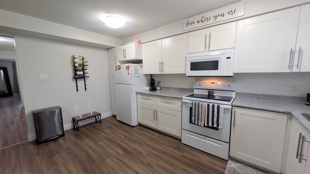 62 Adel Dr - Photo 3 of 30