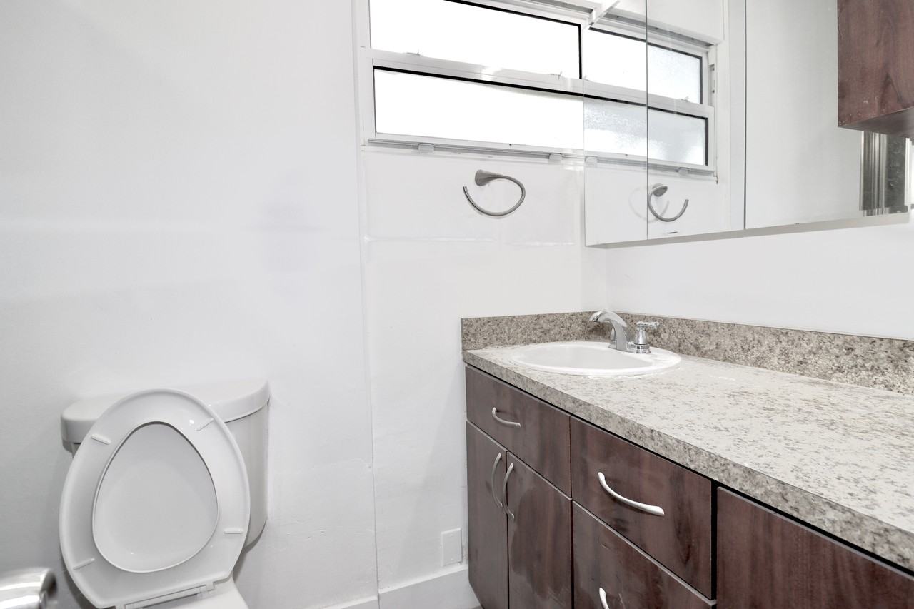 2806 Taylor Street - Photo 4 of 7