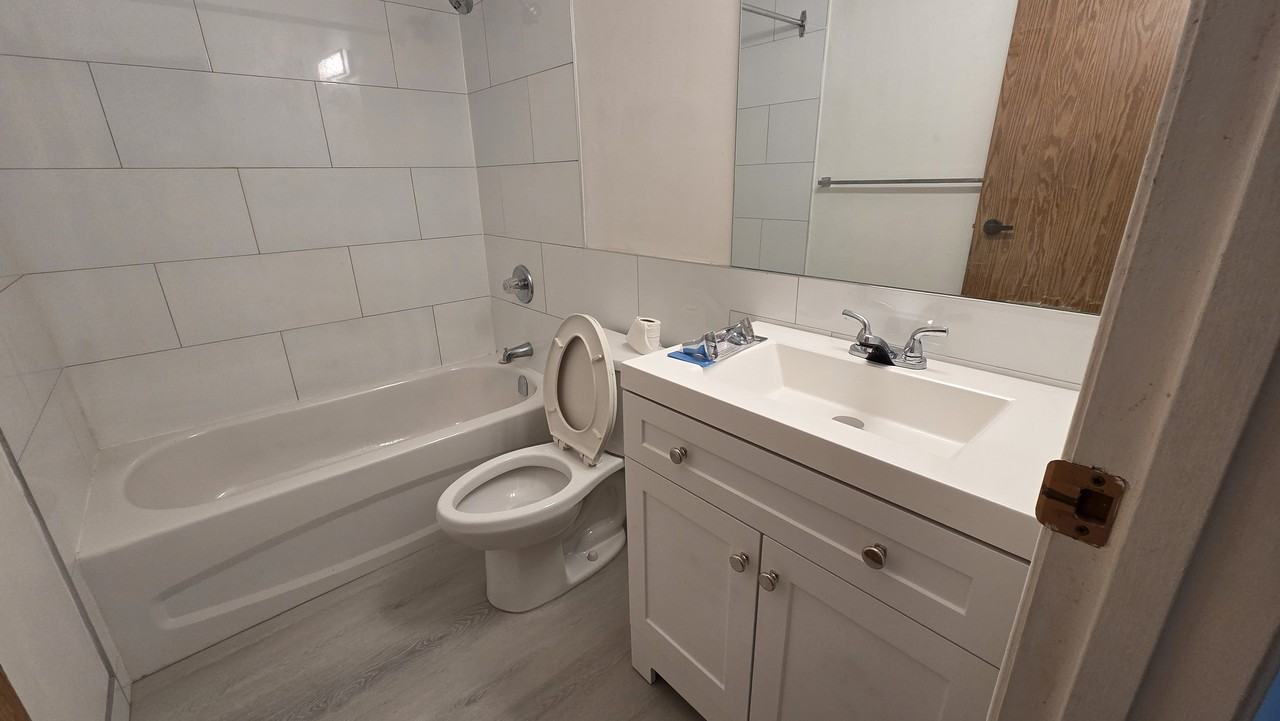 984 West 7th Ave - Photo 3 of 7