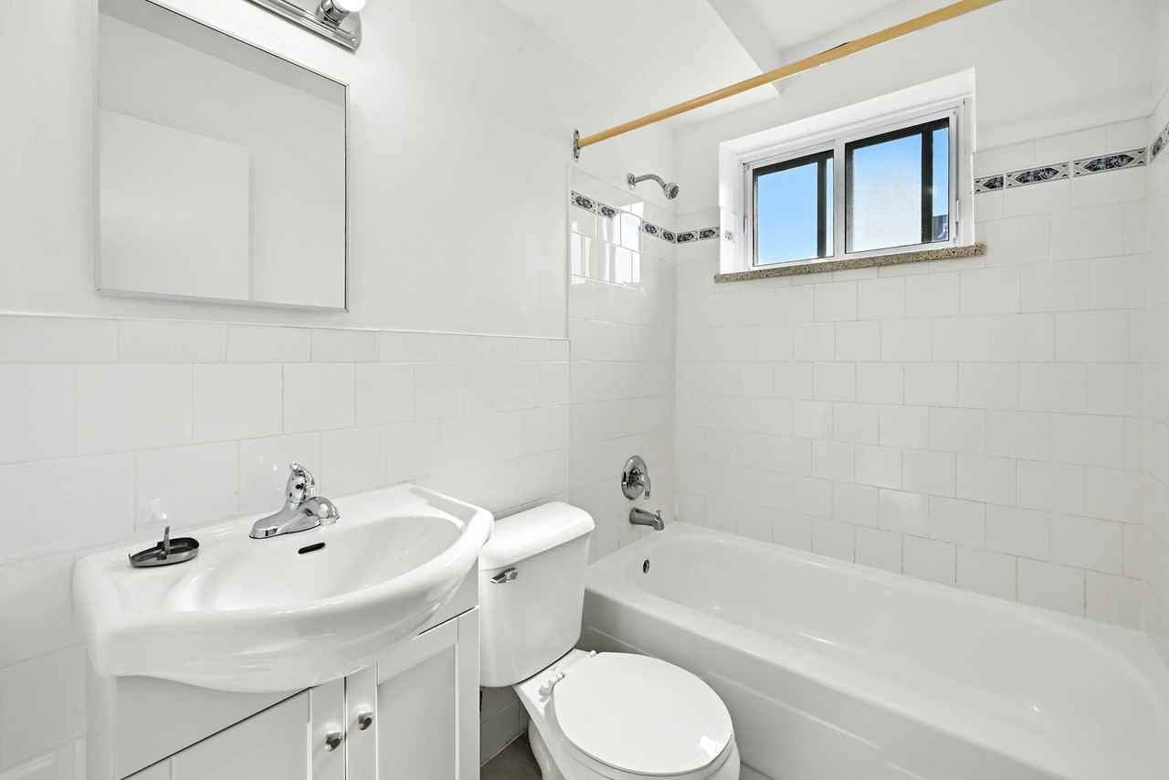 116 Charlton Avenue West #305 - Photo 6 of 6