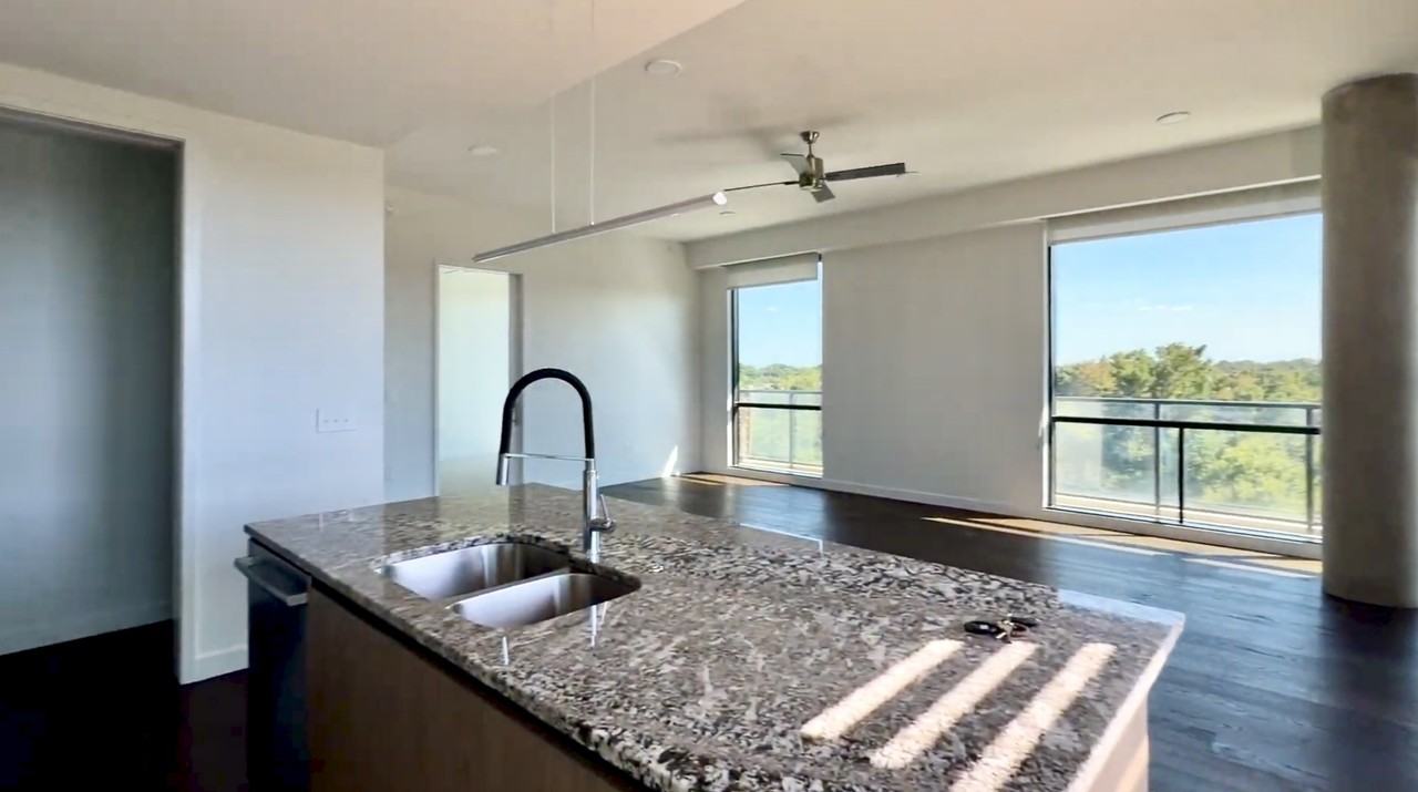 5605 Village Glen Dr #4401 - Photo 3 of 19