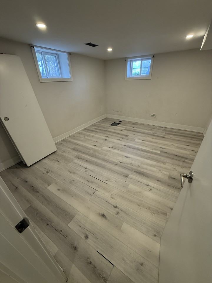 64 Lockerbie Avenue - Photo 4 of 5