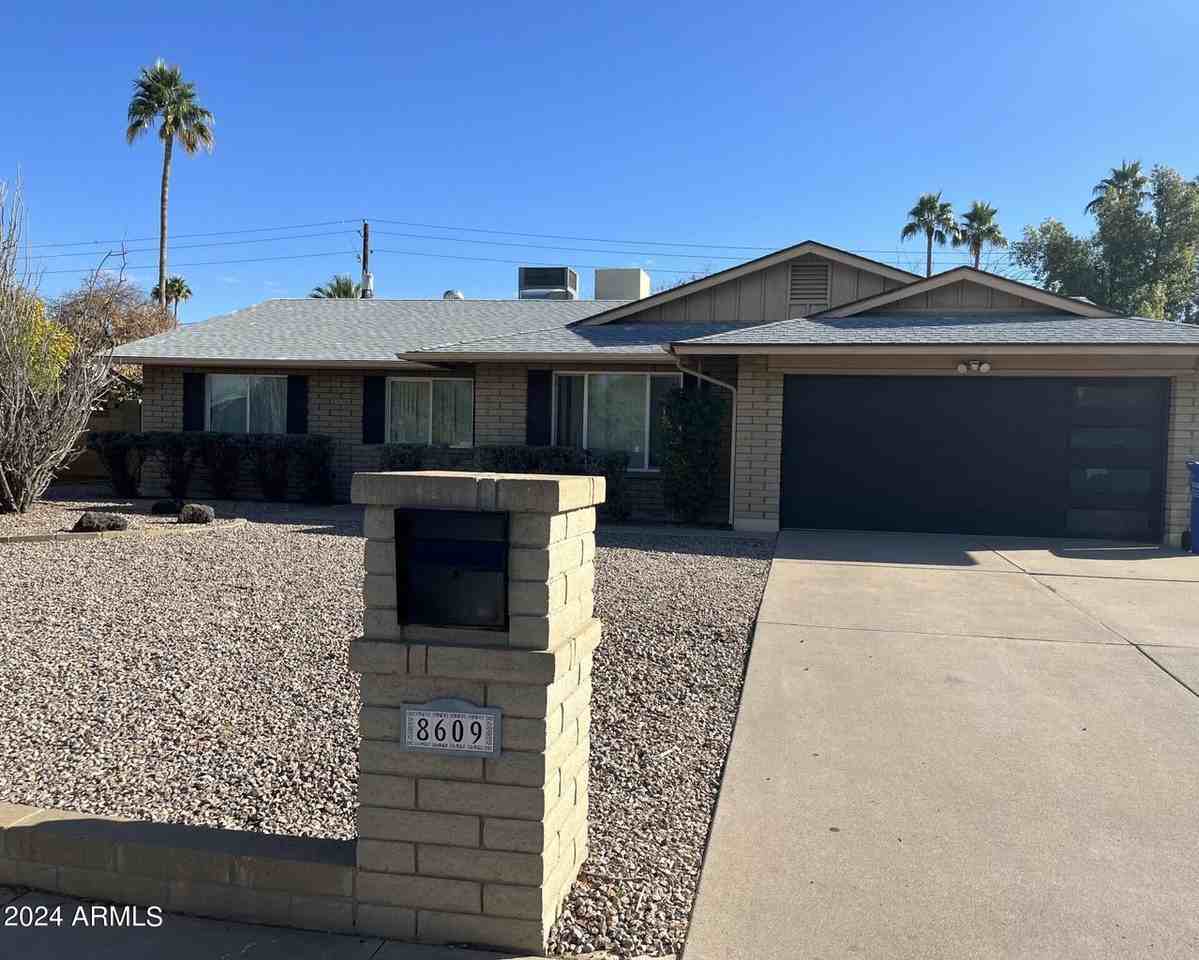 8609 N 16th Ave #NA - Photo 2 of 13