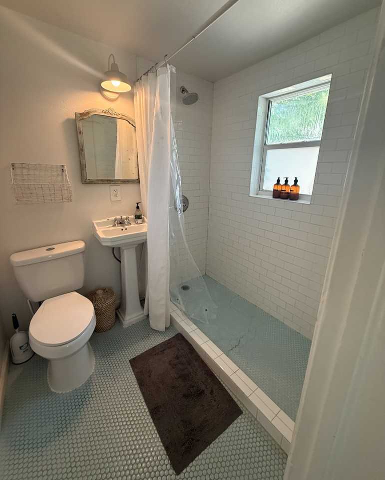 1714 Nw 15th St #C - Photo 3 of 6