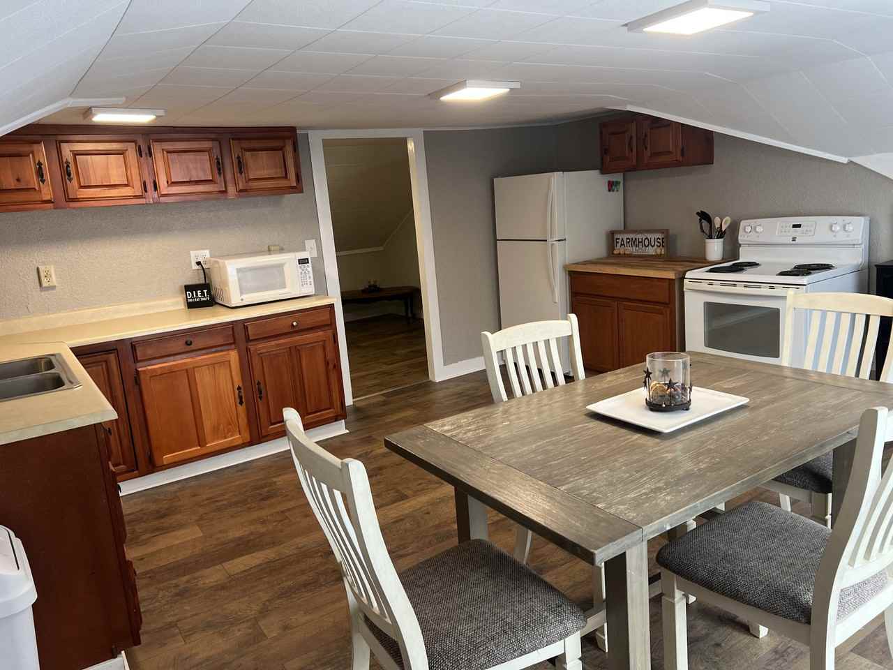 420 William St - Photo 3 of 10