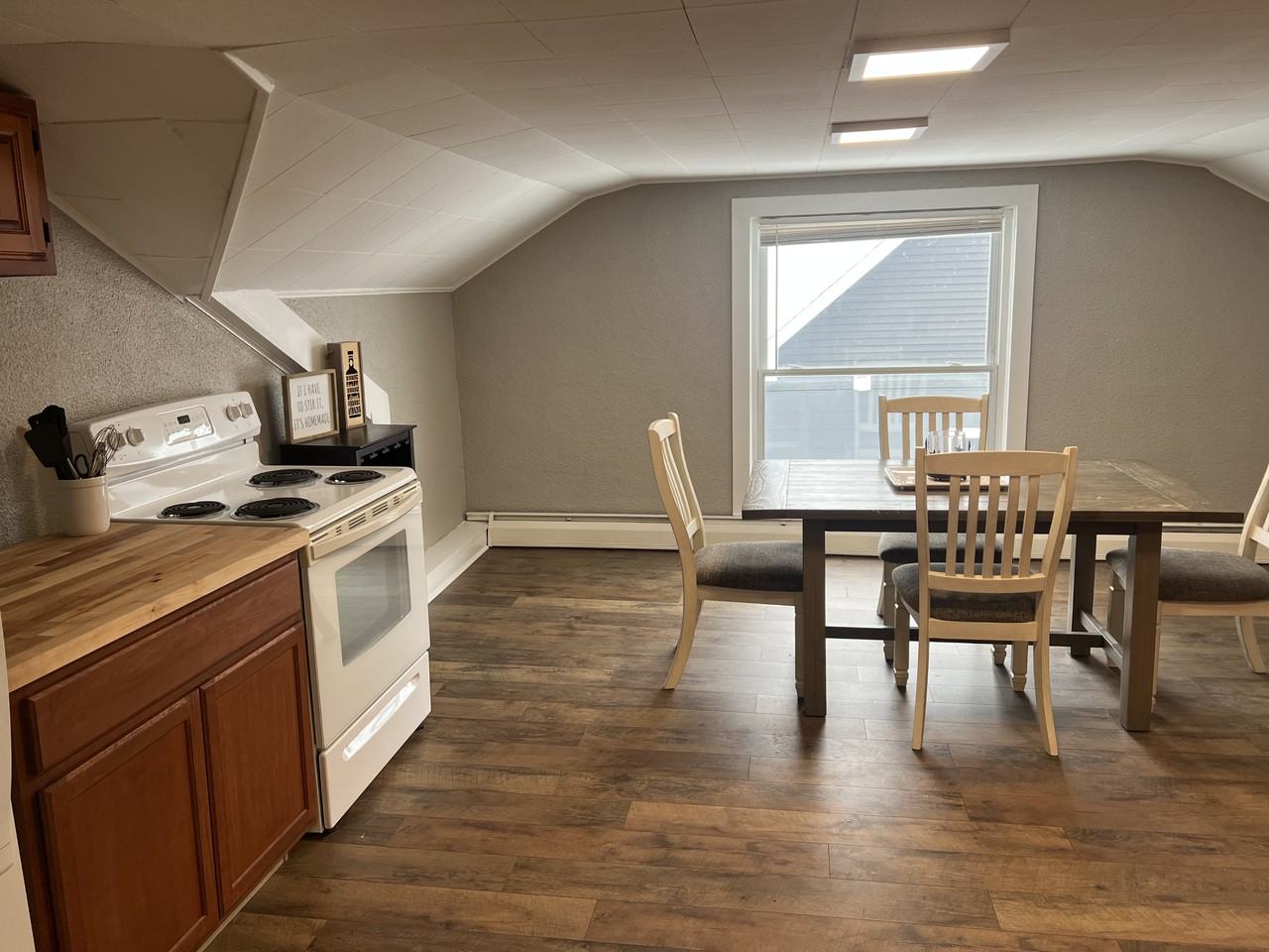 420 William St - Photo 5 of 10