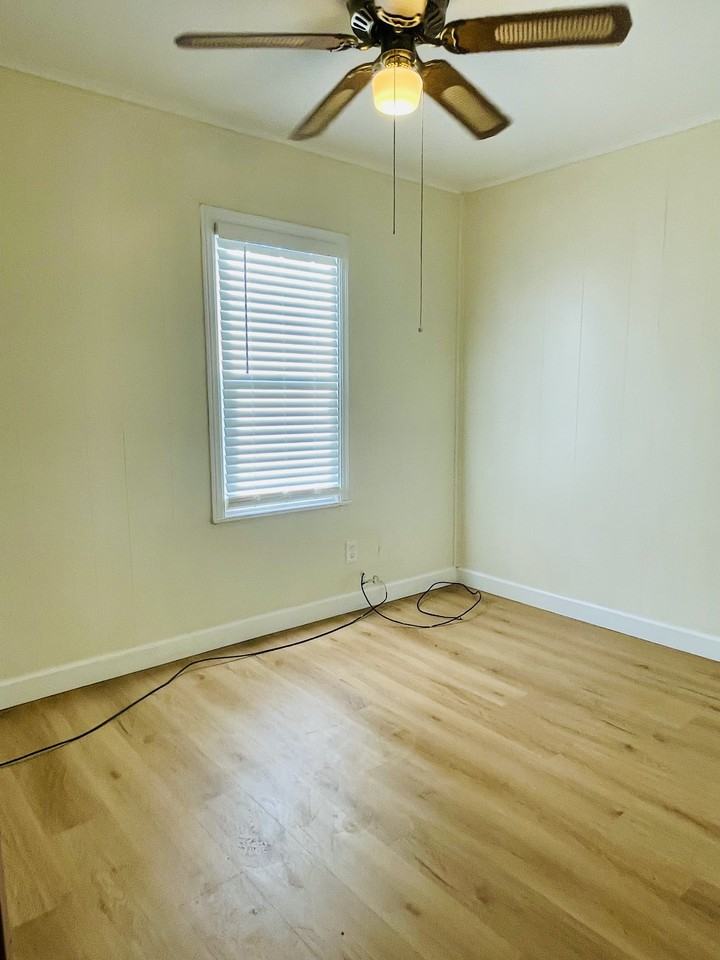 721 New York Ave #NA - Photo 6 of 11