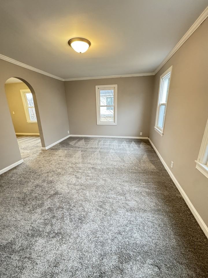 1237 E Riverside Dr #NA - Photo 2 of 11