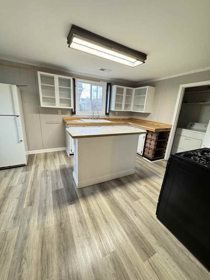 1237 E Riverside Dr #NA - Photo 5 of 11