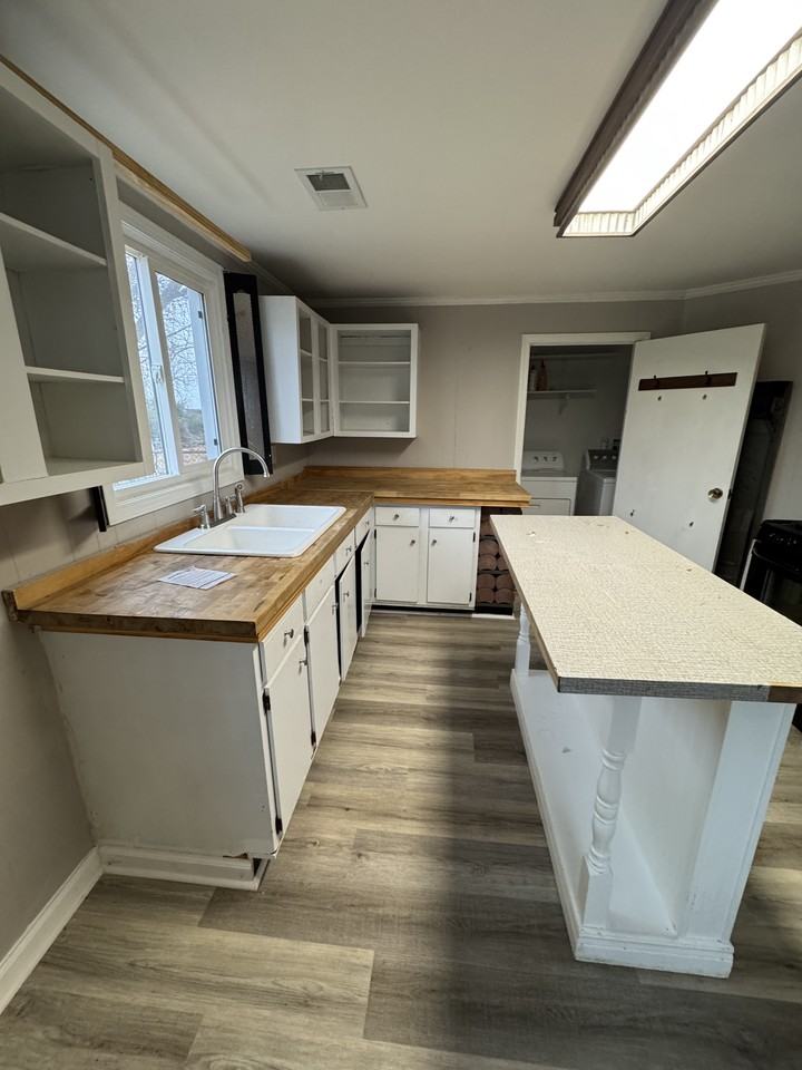 1237 E Riverside Dr #NA - Photo 6 of 11