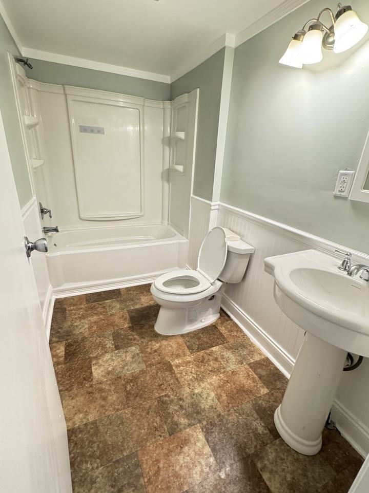 1237 E Riverside Dr #NA - Photo 7 of 11