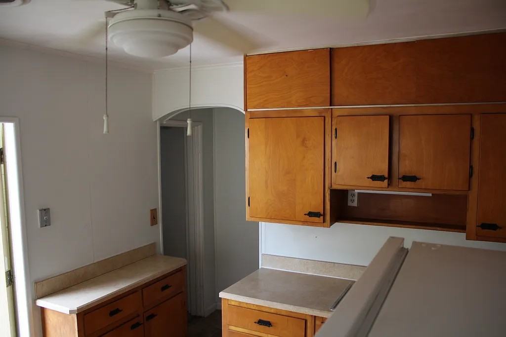 436 Nautilus Ave #NA - Photo 2 of 6