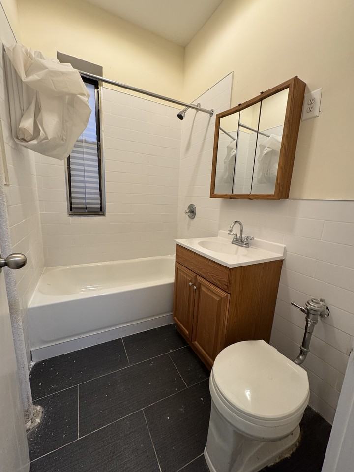 1020 45th St #1A - Photo 6 of 10