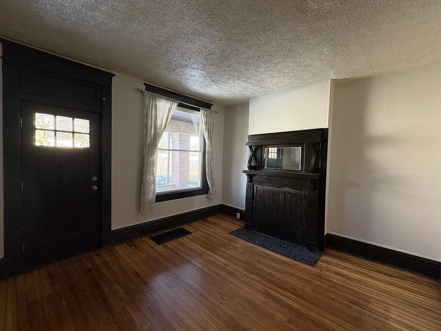 687 E Columbus St - Photo 3 of 19