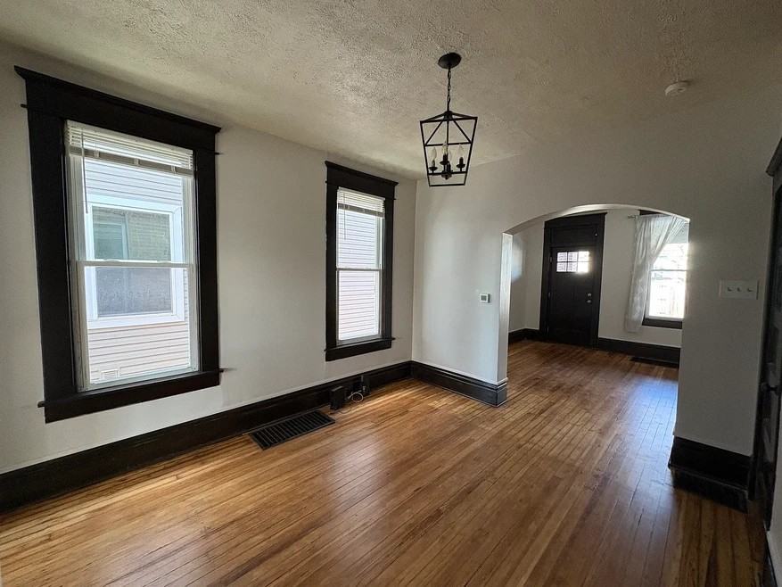 687 E Columbus St - Photo 6 of 19